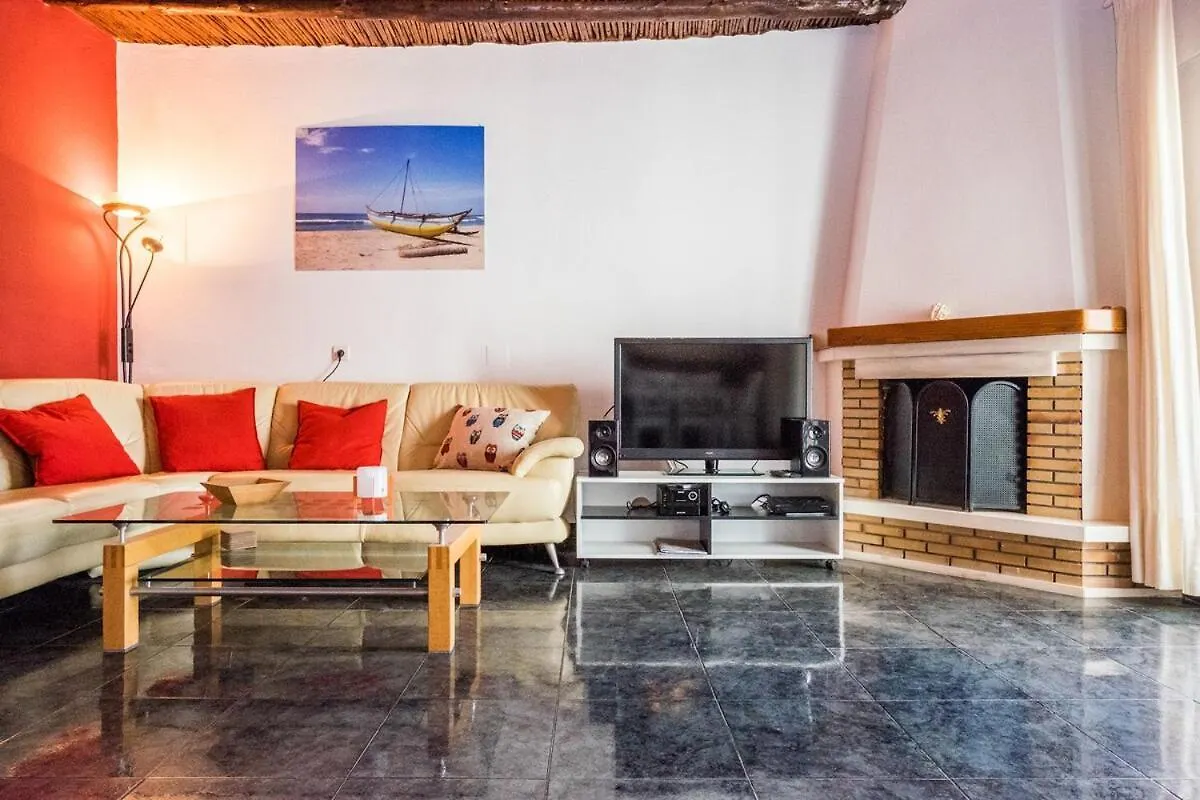 Finca La Sonrisa - Lovely House With Pool And Sea View ベナハラフェ