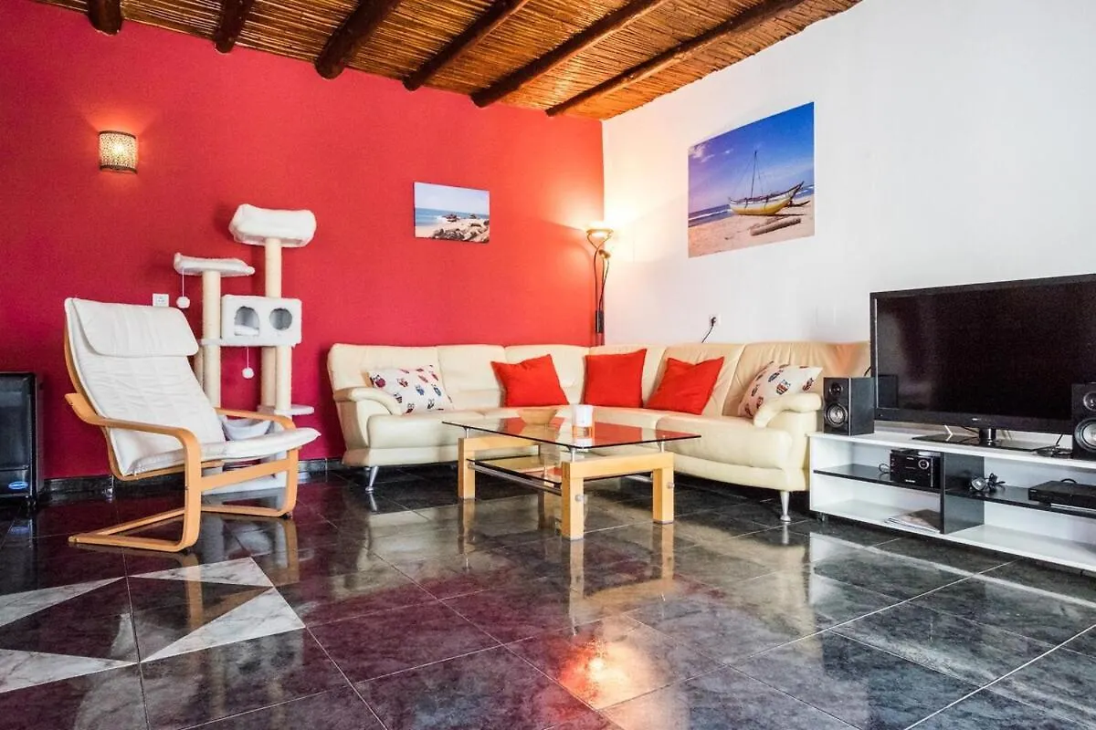 別荘 Finca La Sonrisa - Lovely House With Pool And Sea View ベナハラフェ